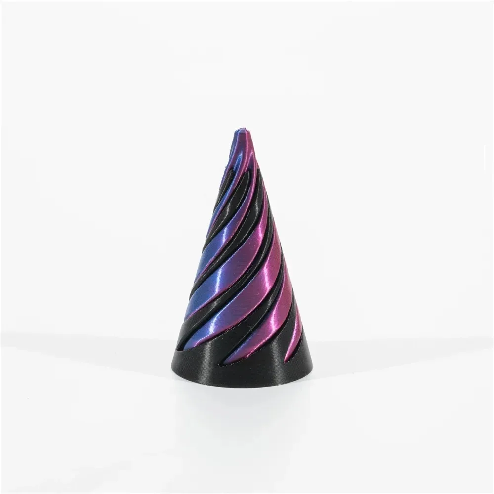 Scultura passthrough piramidale Vite elicoidale stampata in 3D Giocattolo agitatore Cono a spirale Ornamenti decorativi di decompressione