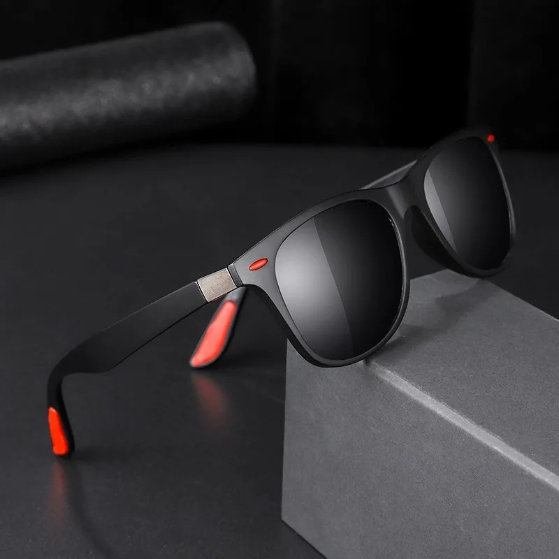 Occhiali da sole quadrati da uomo di tendenza estiva UV400 di alta qualità Occhiali da sole retrò Occhiali da sole per donna