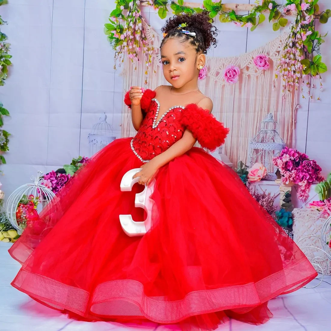 ดอกไม้สีแดงสาวชุด SHEER คอจีบ Ruffles ฉัตร Tulle Gowns สําหรับงานแต่งงานเด็กชุดวันเกิด First Communion