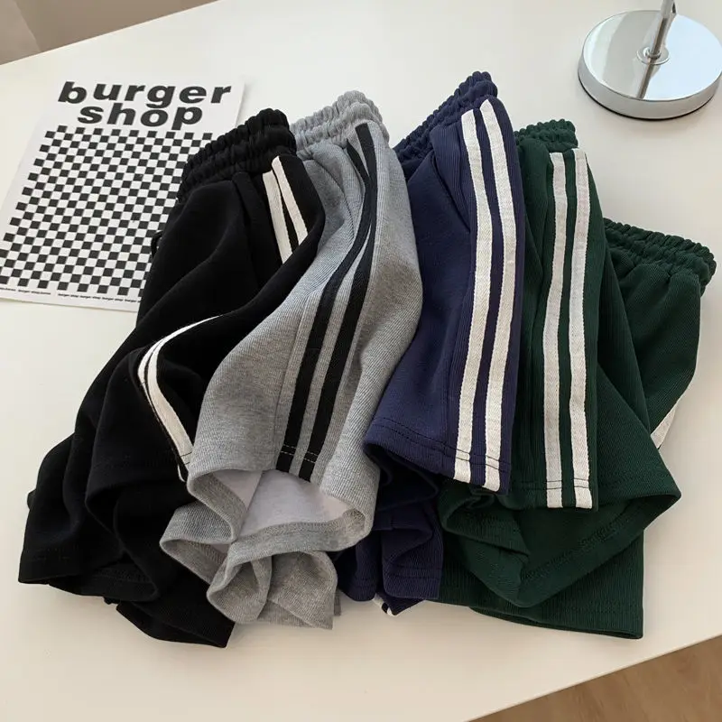Shorts esportivos com listras laterais para mulheres, moda casual solta minimalista de cintura alta com tudo que combina com verão, jogging fino, versão coreana