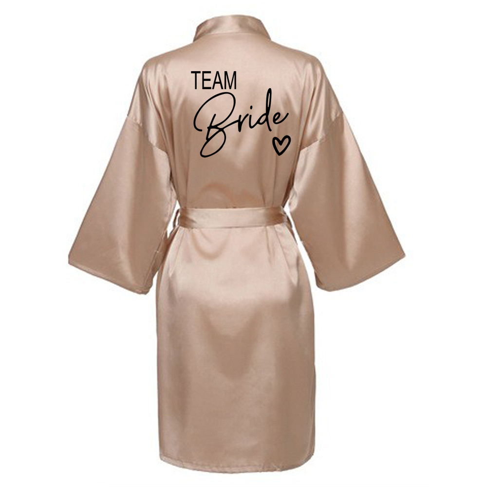 Hochzeit Party Team Braut Robe mit schwarzen Buchstaben Kimono Satin Pyjamas Brautjungfer Bademantel SP003