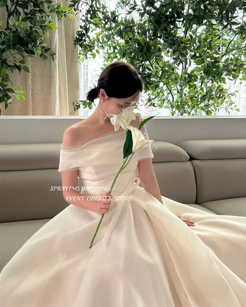裸の肩,オーガンザ,地面の長さ,プリーツ,コルセット,カスタマイズされた韓国の結婚式の写真撮影ドレス,SPRAYING-Aラインのブライダルガウン