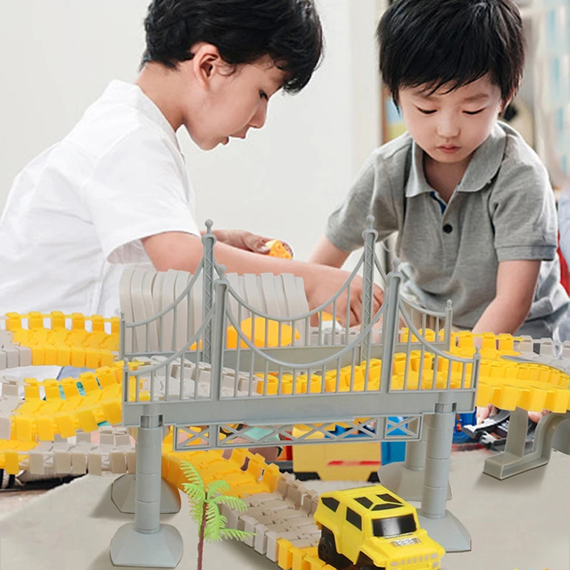 333 個 DIY レース柔軟な鉄道レーシングプレイゲームセットトラックレールカーおもちゃ子供ベンド電子教育マジックブレイン