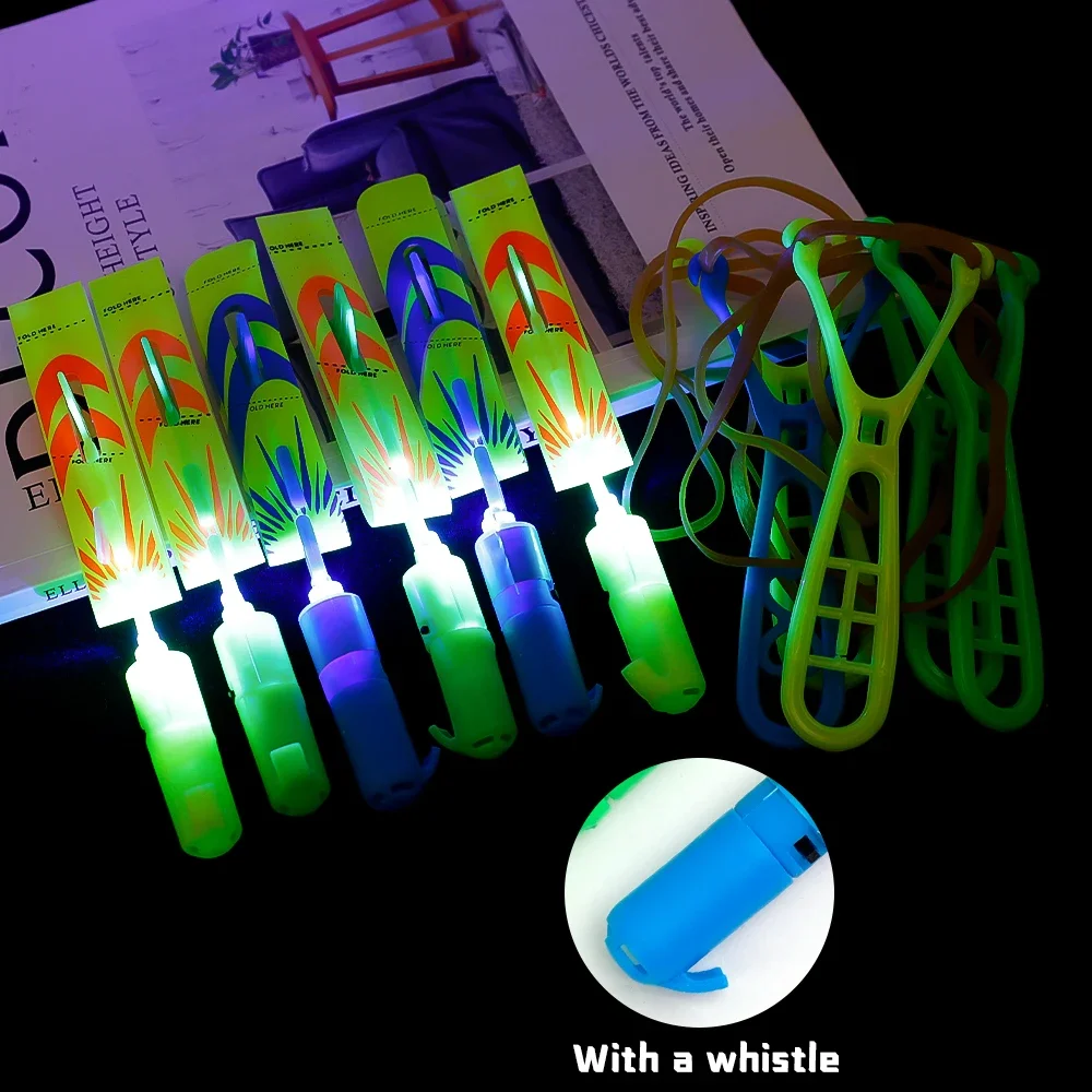Lotes apito redondo espada voadora brinquedos led azul/flash borracha estilingue catapulta brinquedo das crianças mini máquina voadora brinquedo presentes