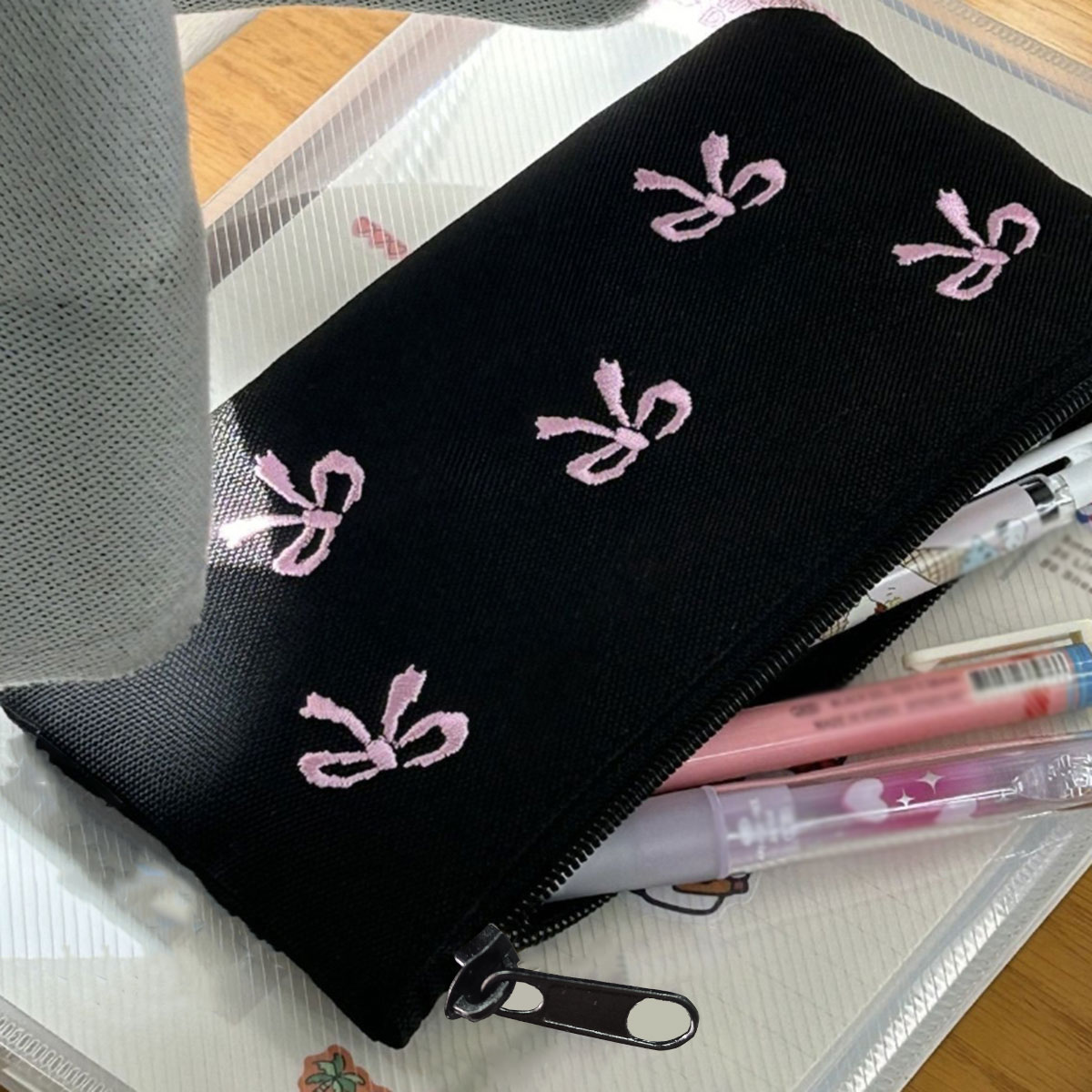 Black bow embroidery pen bag High appearance level Cosmetic storage bag Simple ins cosmetic bag 1 pack (zipper direction random)