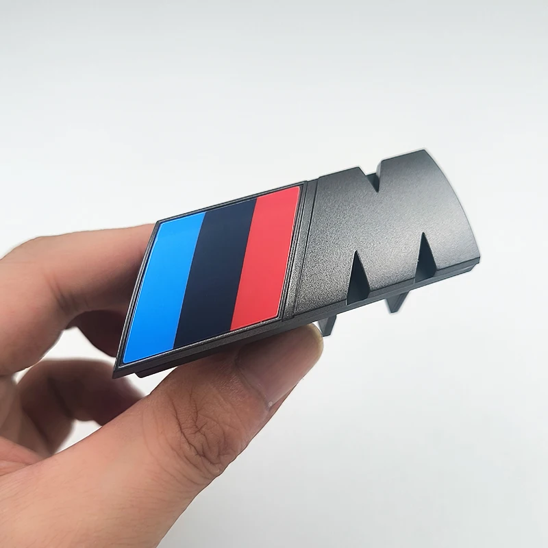 3D ABS สีดําโลโก้ M สัญลักษณ์รถย่างด้านหน้า Badge สําหรับ BMW X1 X2 X3 X4 X5 X6 F10 F30 F48 F39 E83 E84 E46 E60 G01 G07 G60 G11 G86