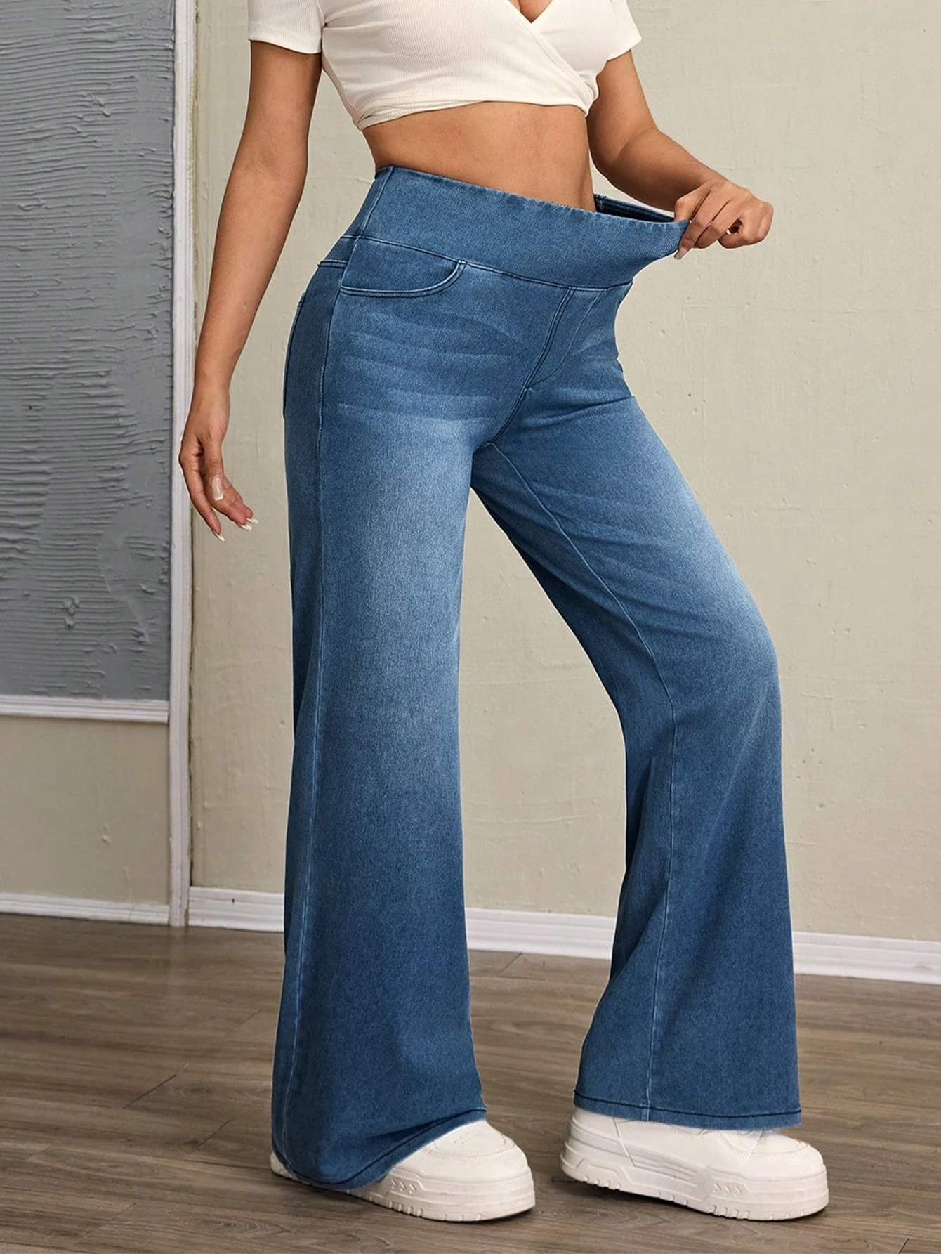 Damskie jeansy z szerokimi nogawkami i wysokim stanem, modelujące brzuch, o dopasowanym kroju, wykonane z elastycznego denimu, są stylowe do codziennego noszenia.