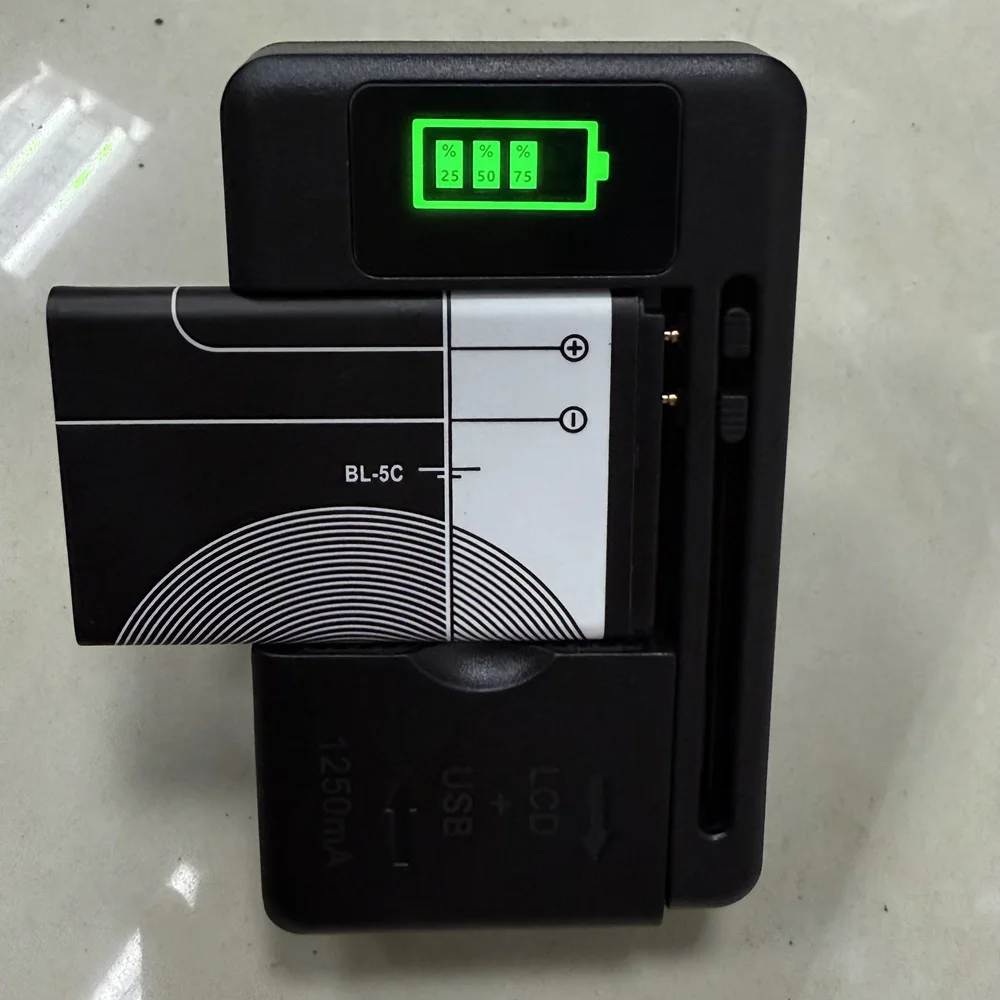 Mobile Battery Charger Universal LCD Indicator Screen USB-Port For Cell Phone Chargers 32-55mm Battery Charging US UK EU Plug