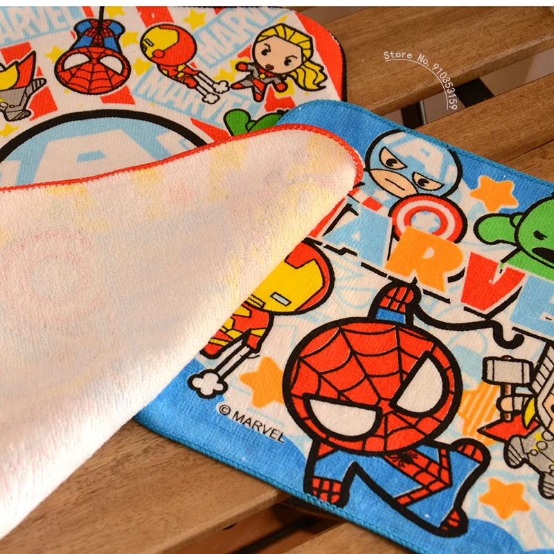 Toalla de dibujos animados de Disney, pañuelo para niños, toalla de mano cuadrada pequeña para cara, regalo suave para niño y niña, triangulación de envíos, 20x20cm