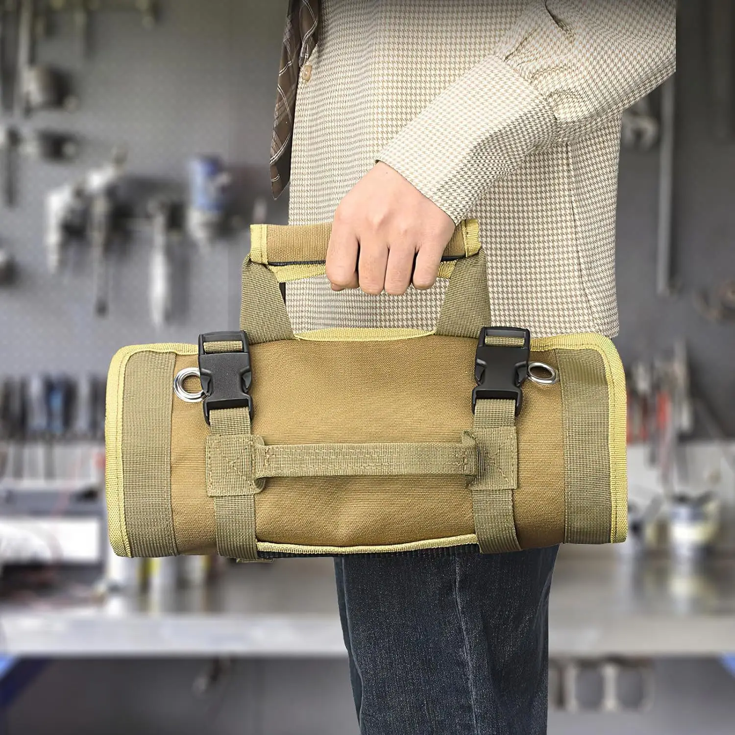 A Multifunctional Hanging Portable Repair Tool Bag, a Household Hardware Roll-Up Multi-Use Bag Made of Oxford Cloth, a Foldable