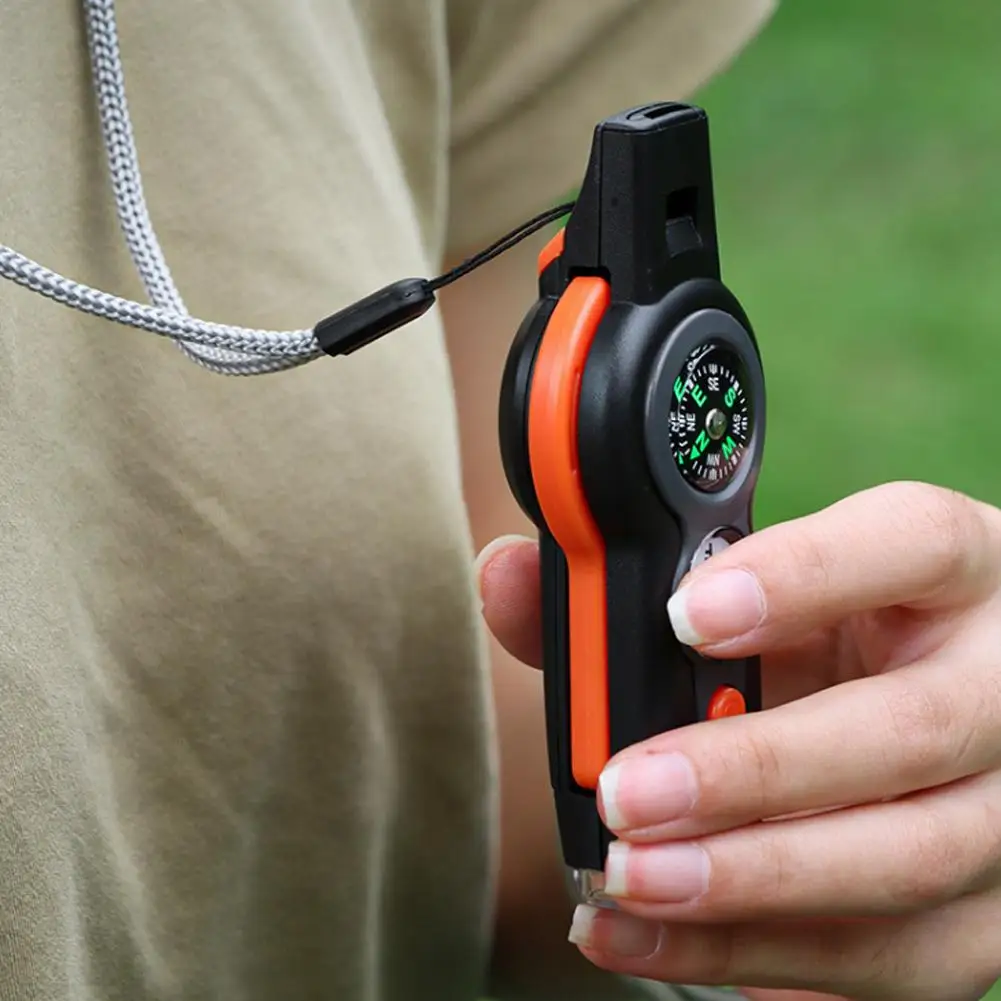Sifflet de survie d'urgence 7 en 1, fonction de survie d'extérieur, multifonctionnel, avec lanière, boussole, lampe de poche, Camping, randonnée ﻿