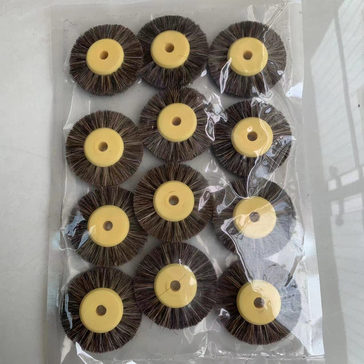 12 Uds. Cepillo de pulido de 55MM, cepillo abrasivo de pulido de cerdas negras y marrones con centro de plástico amarillo, herramientas de joyería