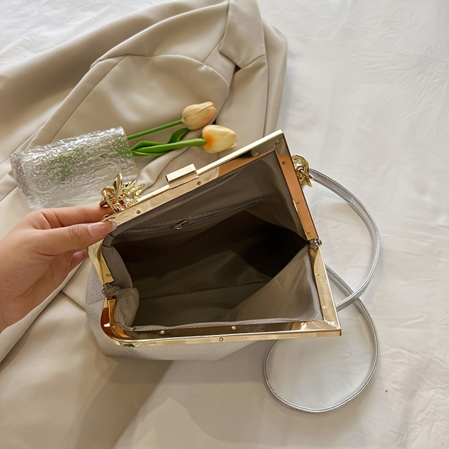 กระเป๋าสะพายแฟชั่น, กระเป๋าสะพายข้างโซ่หนัง PU