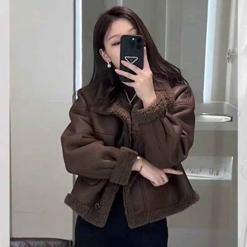 2024 New Motorcycle Jacket Women's Thickened Lamb Fur Skin Integrated Short Size Small Winter Outerwear Fashionable