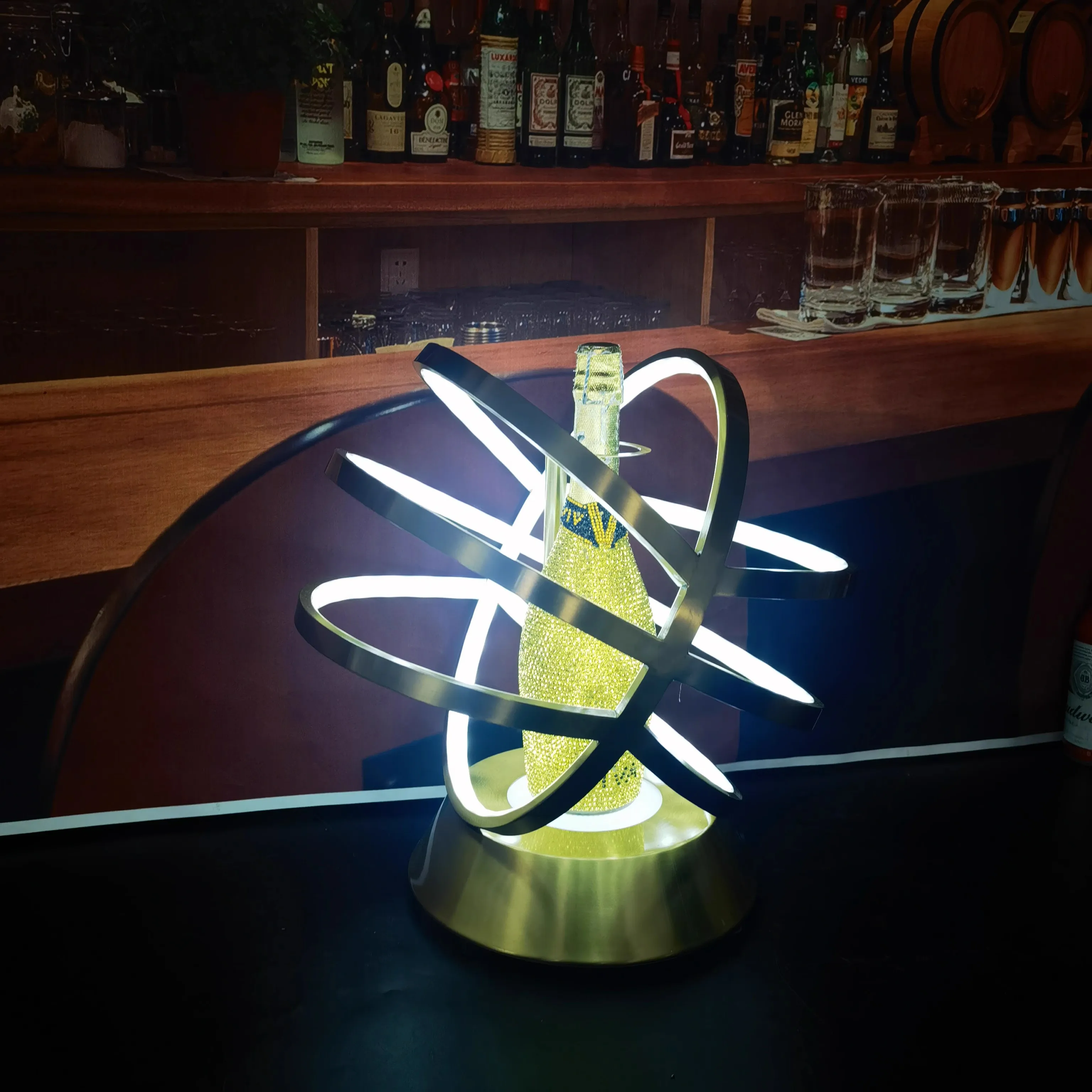Hennessy LEDメタルボトルケージケージ、シャンパンワインラック、グロリアンサープレゼンター、ディスコ用のvipサービストレイ、バーパーティー