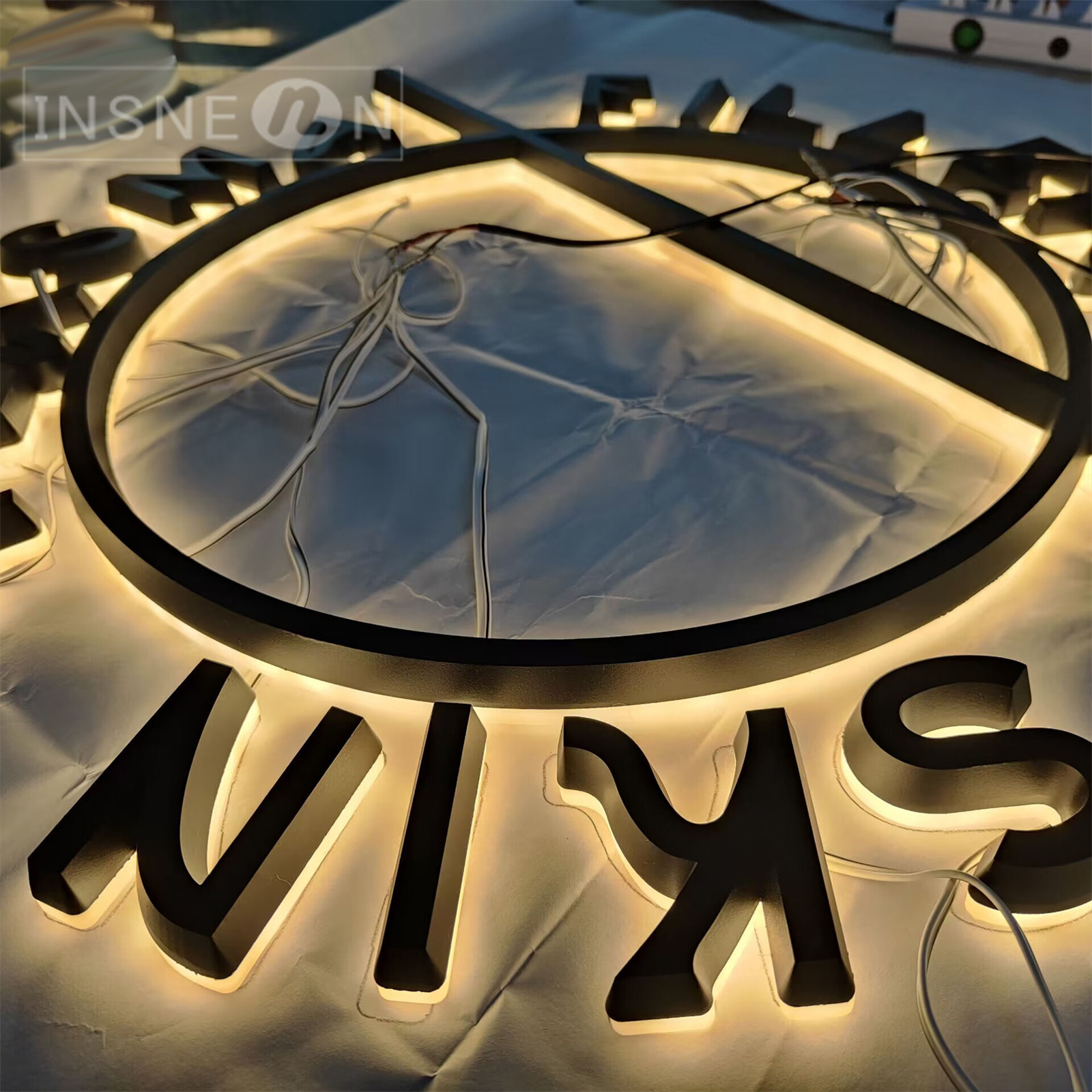 Металлическая фотография с подсветкой