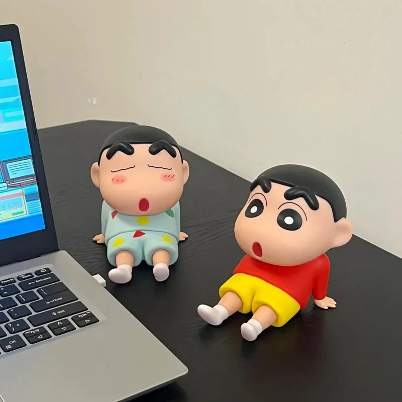 Kawaii Crayon Shin-Chan Boochan Telefon Halter Desktop Anime Ornamente Fernsehen Cartoon Telefon Unterstützung Nette Puppe Mädchen Geschenke