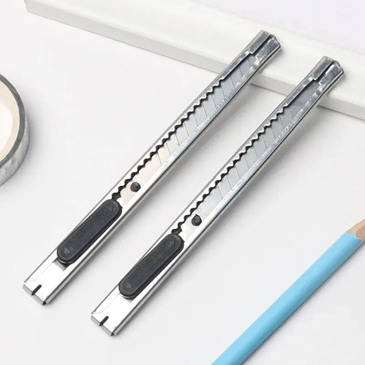 Coltello multiuso retrattile in acciaio inossidabile da 15 pezzi, lame a scatto da 9 mm, coltello per hobby, taglierina perfetta per tagliare a casa