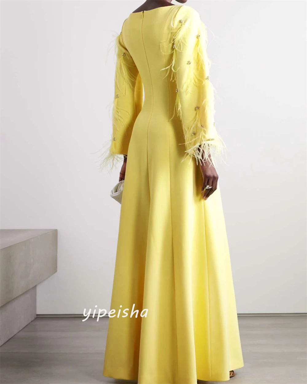 Vestido personalizado com miçangas e penas para festa de casamento, linha A, gola redonda, sob medida, comprimento do chão