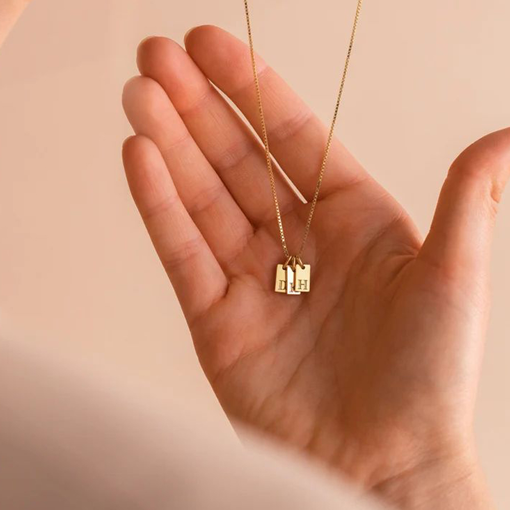 eManco 頭文字名カスタマイズネックレスステンレス鋼彫刻アルファベットチャームペンダントアクセサリー女性のジュエリー