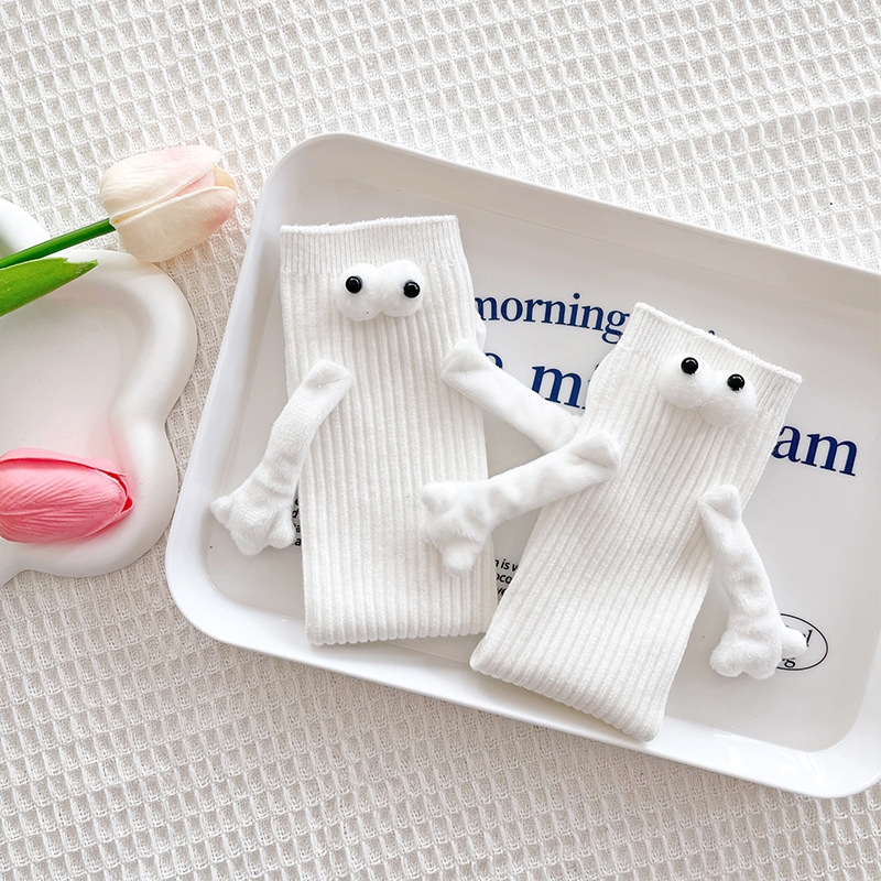 1 par de calcetines blancos de muñeca bonitos y divertidos emparejados a la moda para niños, calcetines magnéticos de tubo medio Kawaii para mujer con manos, Color blanco y negro
