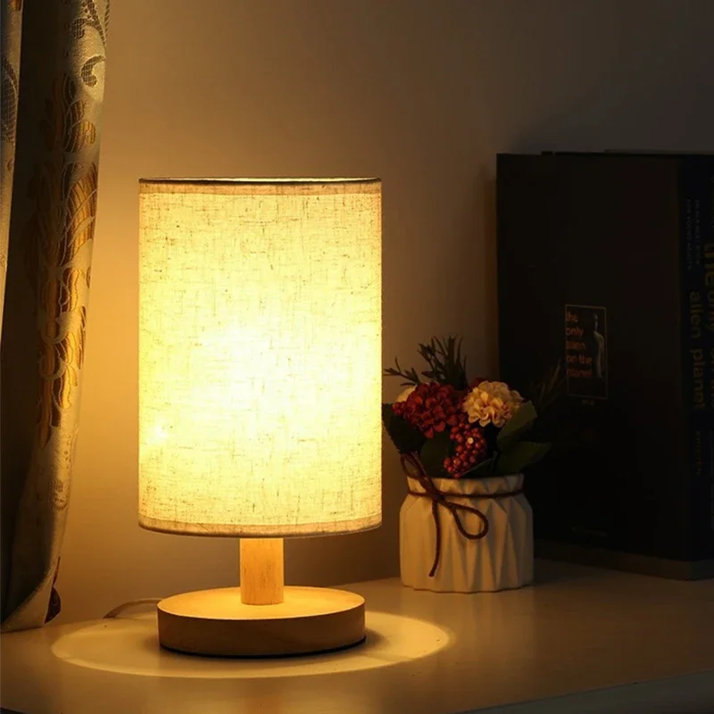 1pc Lampada in stile cinese Lampada da tavolo a LED Semplice dimmerabile Spina USB Luce notturna Paralume in tessuto Soggiorno Camera da letto Illuminazione da comodino