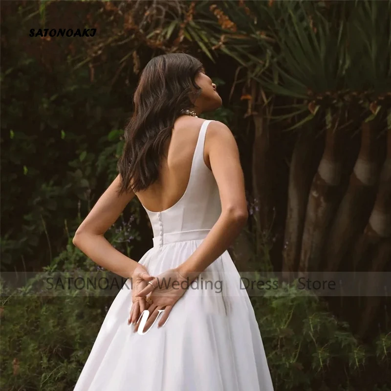 ที่กําหนดเอง Elegant Simple Square COLLAR ซาตินชุดแต่งงานสําหรับผู้หญิง A-Line Backless Sweep Train ชุดเจ้าสาว Vestidos De Novia