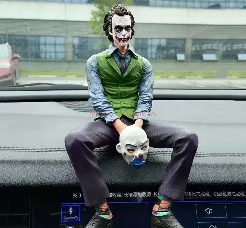 24 センチメートルジョーカーヒース・レジャーアクションフィギュア座っているグリーンスーツハンドヘルドジョーカーマスク車人形デスクトップ装飾模型玩具子供のギフト