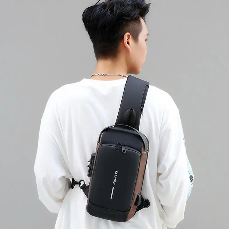 Zaino sportivo da uomo per palestra a breve distanza, tracolla ricaricabile tramite USB, borsa da petto antifurto da uomo più recente