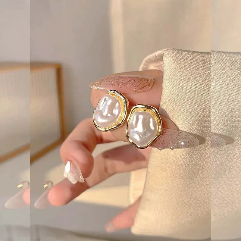 Pendientes geométricos irregulares redondos de perlas de Metal para mujer, pendientes con personalidad de estilo minimalista, regalo de joyería de moda 2025