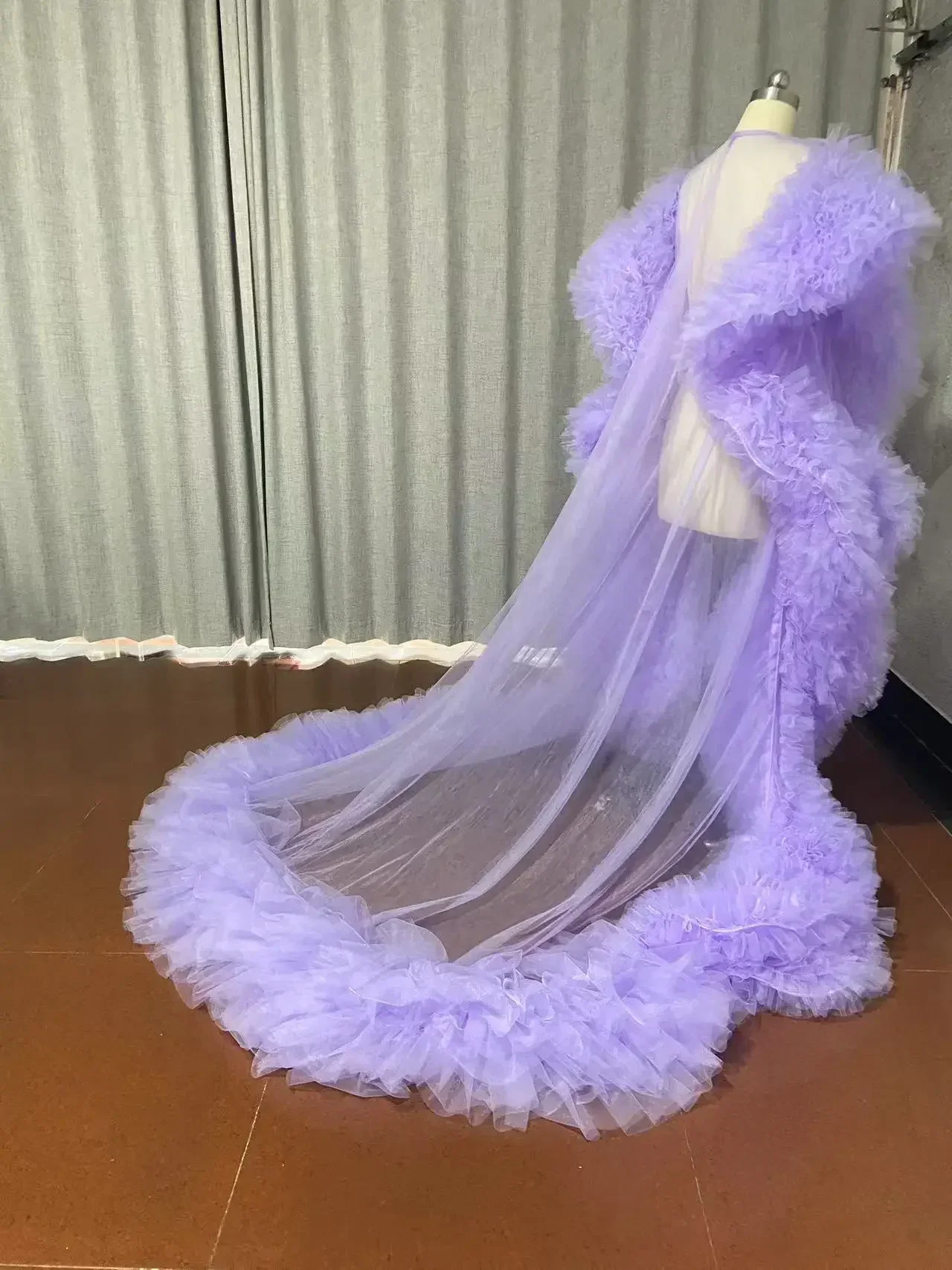 หรูหราชุดยาวเต็มรูปแบบ ruffles Cape เสื้อคลุม Tulle ชุดแต่งงานแฟชั่น STAGE เสื้อคลุม CUSTOM PARTY PROM ชุด