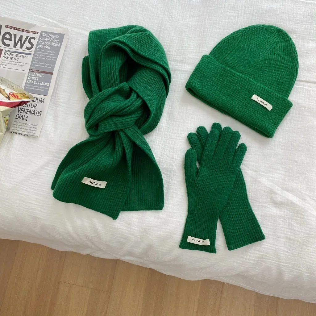 Gorro de punto para mujer, bufanda, conjunto de guantes, sólido, cálido, Otoño Invierno 2025, moda verde, azul, rojo, encantador, 3 uds., conjuntos de sombrero y guantes para mujer