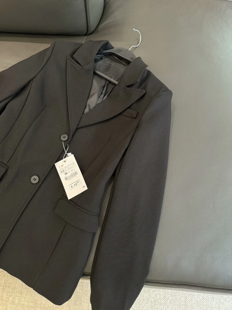 ZW Série Ombro Acolchoado Slim Fit Terno Jaqueta para Mulheres ETJ 2025 Nova Coleção com Cintura Cinching Design Jaqueta de Terno Casual
