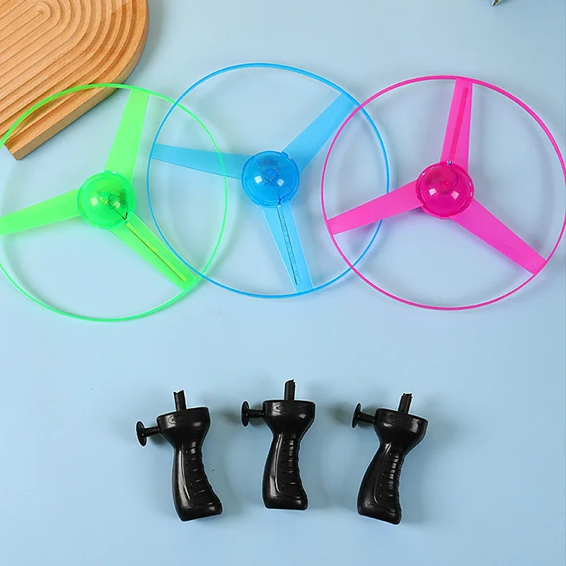 ของเล่นเด็ก 1 ชิ้น UFO ลูกบอลหมุนเรืองแสง ดึงสายไฟ มีไฟ LED ด้านบน ของเล่นคลาสสิกสำหรับเด็ก เล่นกีฬากลางแจ้ง เกมพ่อแม่ลูก