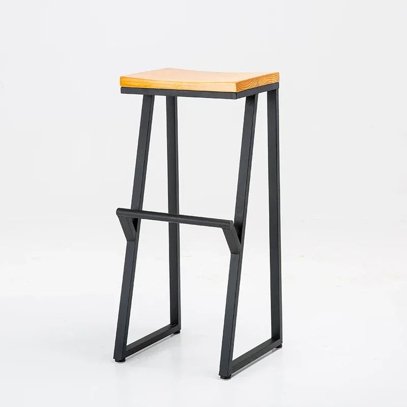 Silla minimalista de barra de hierro con base alta, asientos de madera maciza, asientos de mostrador, muebles de restaurante con soporte de carga estable, taburetes de cocina