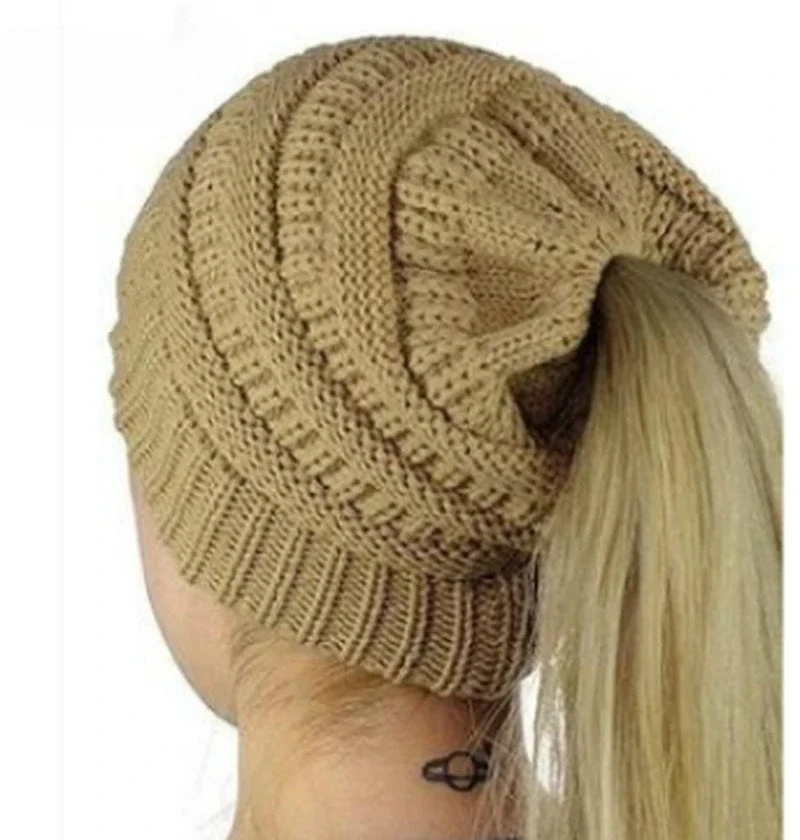 Gorro de punto de ganchillo elástico de invierno para mujer, gorro de cola de caballo con moño desordenado, gorros cálidos con agujeros, gorro de punto de moda de Color sólido, gorros