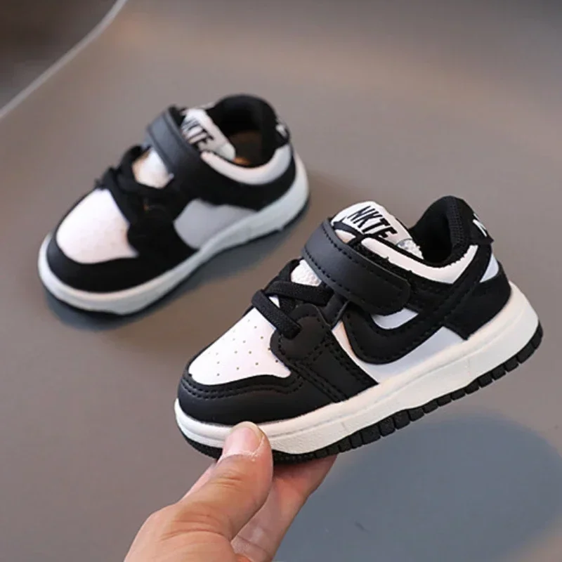 Criança bebê crianças design de moda sapatos de caminhada tênis branco antiderrapante sapatos casuais meninos meninas respirável ao ar livre sapatos de tabuleiro