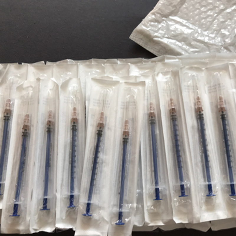 Jeringa desechable de plástico de 1/2/5ml dedicada al laboratorio con aguja solución de medición de recarga empaquetada individualmente para mascotas
