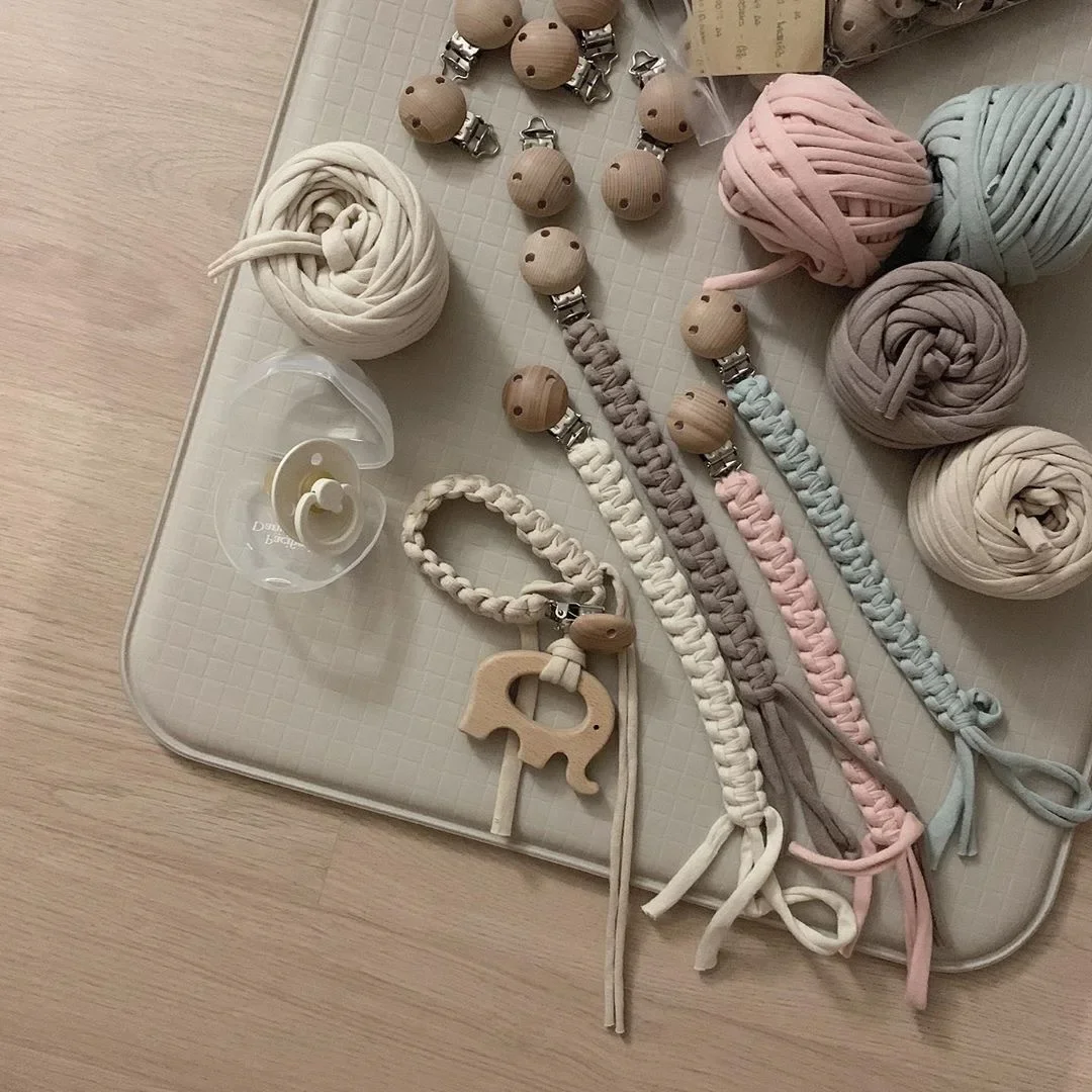Cho Em Bé Kẹp Dây Chuyền Vòng Tay Móc Sơ Sinh Chống Thả Đậu Nành Dây Xích Núm Vú Giả Giá Đỡ Kẹp Mọc Răng Đồ Chơi Nhai Quà Tặng