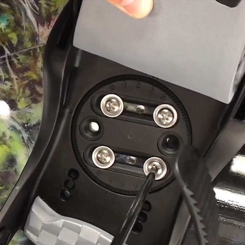 Der Snowboard-Bindungs schraubens atz enthält 4-teilige Snowboard-Befestigungs schrauben und 4-teilige Snowboard-Unter leg scheiben