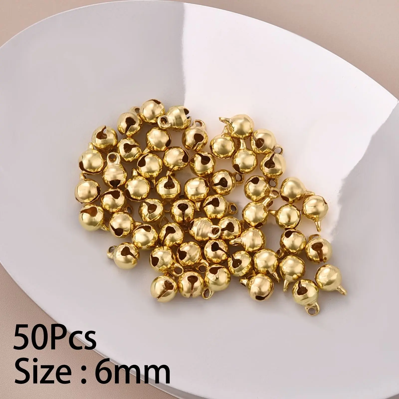 Mini colgante de cascabel dorado de aluminio para decoración de árbol de Navidad, accesorios para manualidades, 50 piezas, 6mm