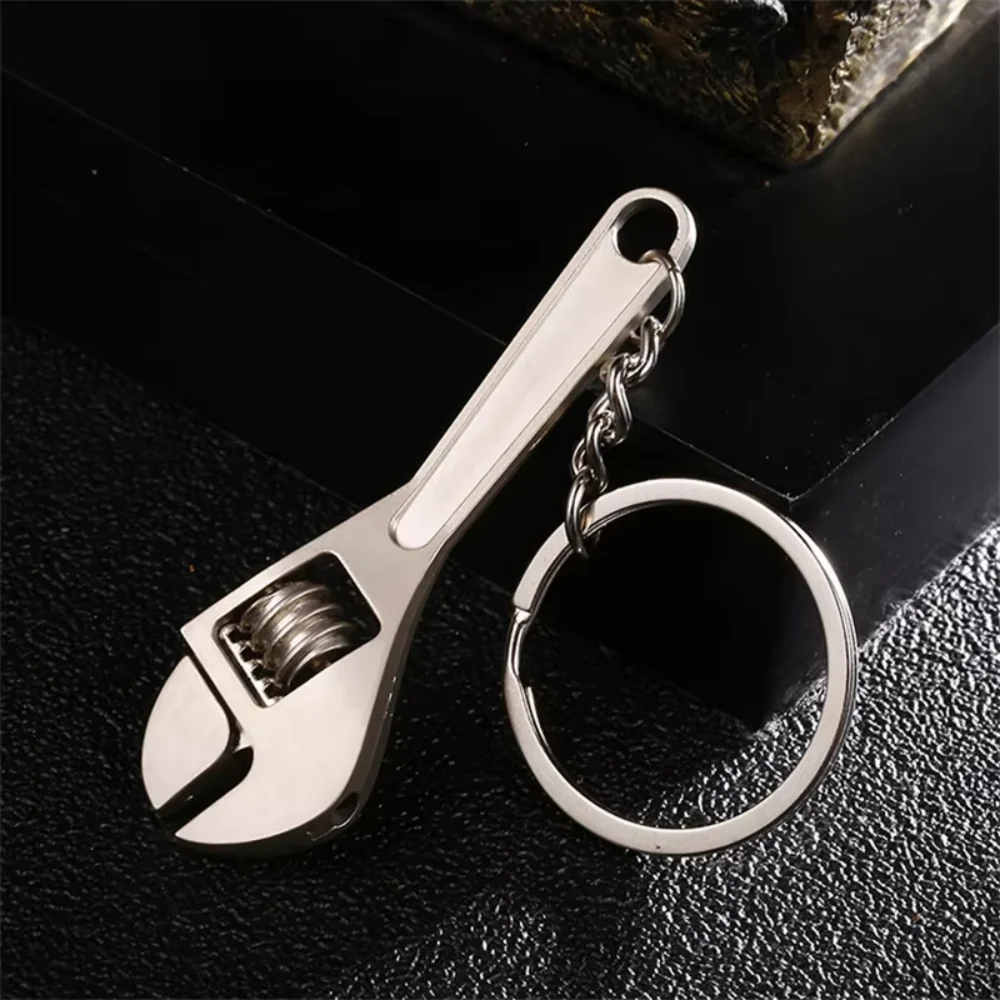 Strumento di simulazione Portachiavi Chiave creativa in metallo Cacciavite Portachiavi con martello Piccolo ciondolo regalo
