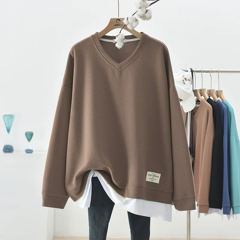 春秋の新スタイルパッチワーク偽ツーピースパーカー女性プラスサイズルーズ長袖 V ネックトップ Tシャツカジュアル快適