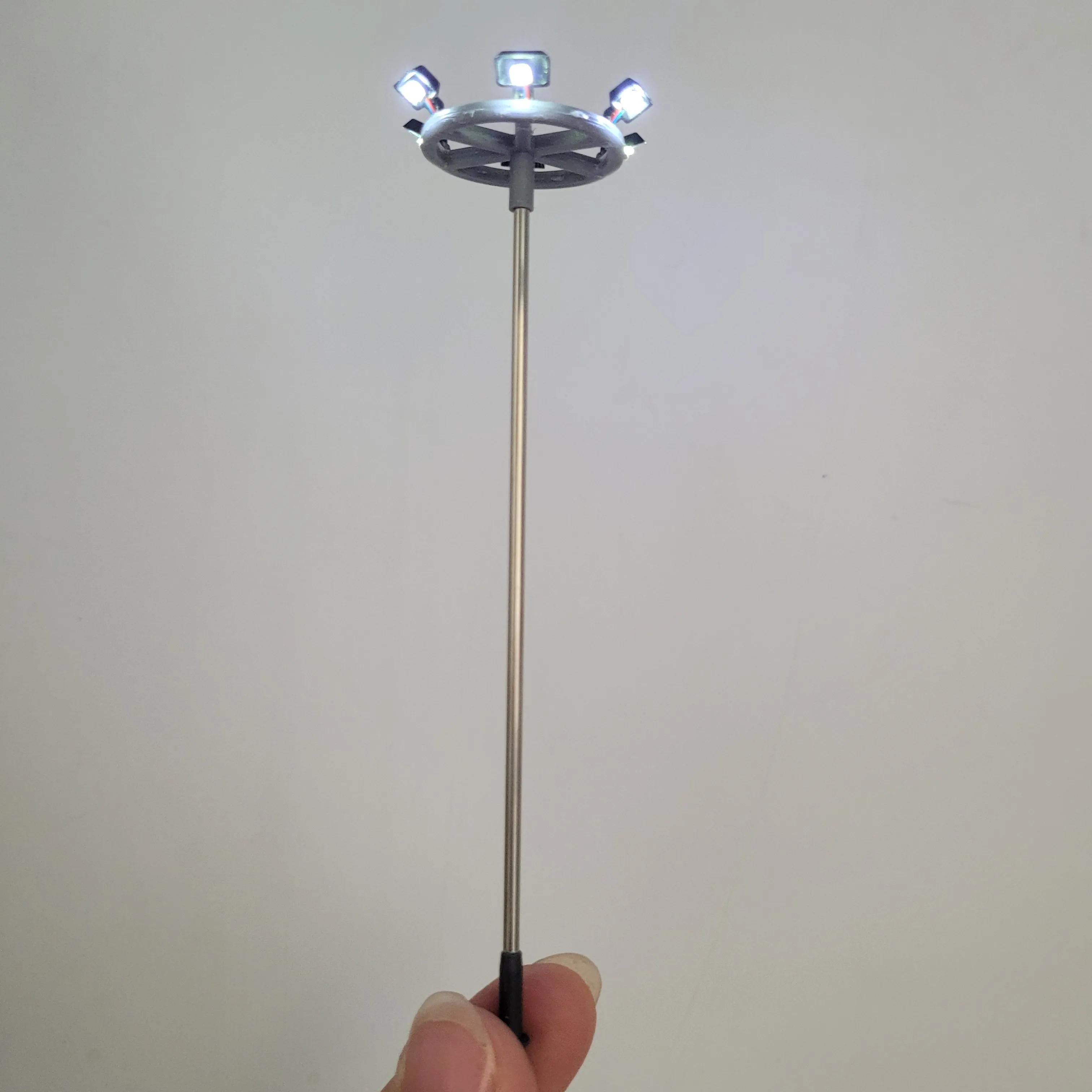 2/5 Chiếc Hồ Mô Hình Quy Mô Chiếu Sáng Tháp 3V 6Pcs Led Tròn Trên Cao Đèn Mẫu Đèn tàu/Vườn/Sân Chơi/Sân Vận Động Bố Trí