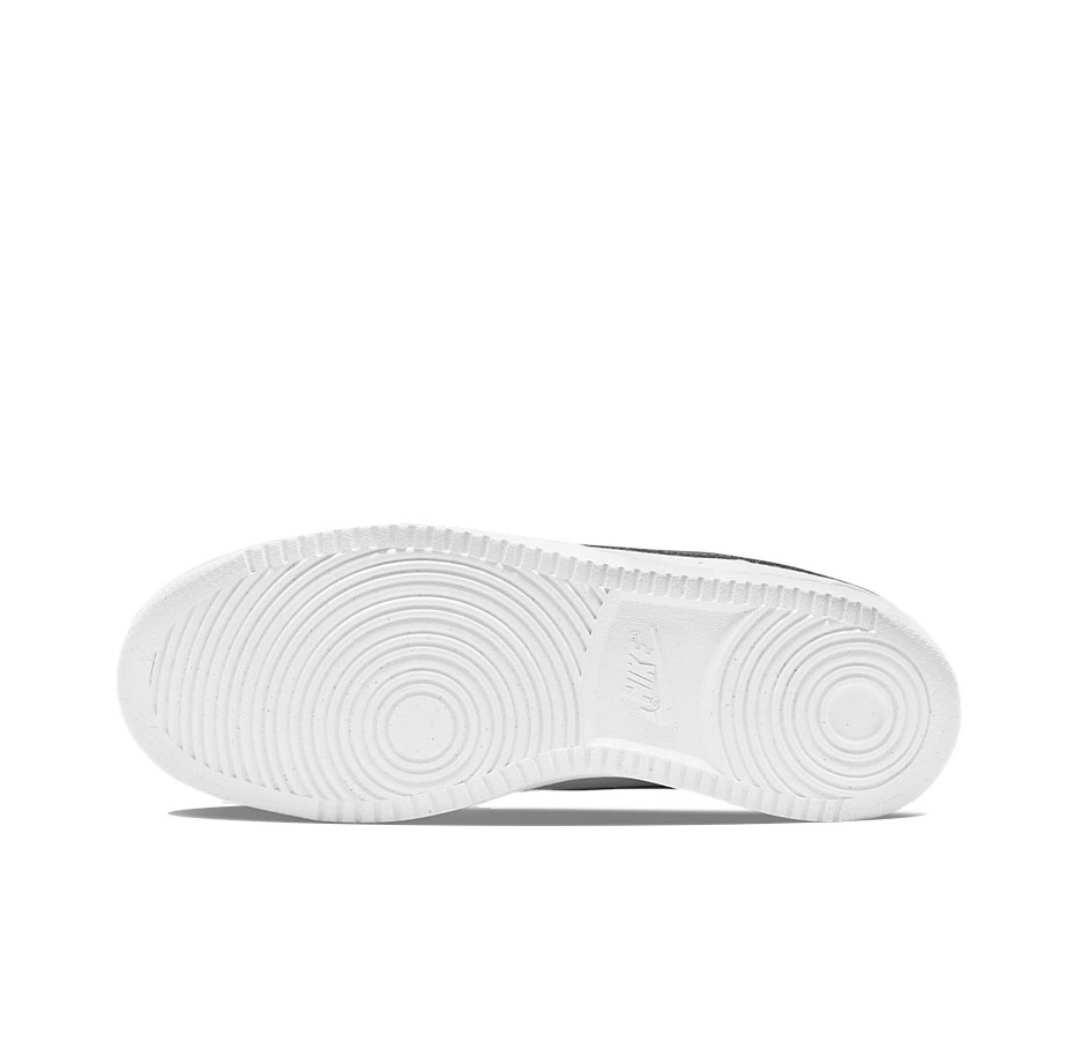 Nike New Court Vision 1 Low รองเท้าบุรุษและสตรีรองเท้าผ้าใบแฟชั่นลําลองฤดูใบไม้ผลิรองเท้าผ้าใบกันลื่นสวมใส่ได้สีขาวและสีดํา