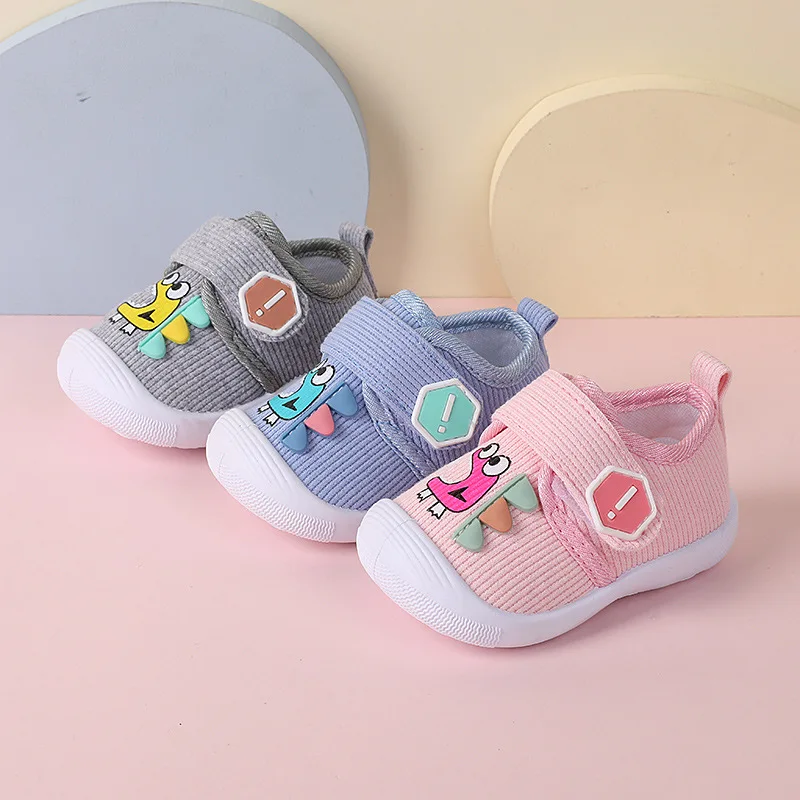 Sapatos infantis para crianças de 0 a 36 meses, caminhada com luz sonora, sapatos fofos rosa para meninos recém-nascidos, tênis macios com estampa de desenho animado