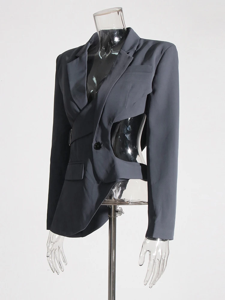 TWOTWINSTYLE Aushöhlen Backless Abnehmen Blazer Für Frauen Kerb Kragen Langarm Verstärktes Taste Unregelmäßigen Blazer Weibliche