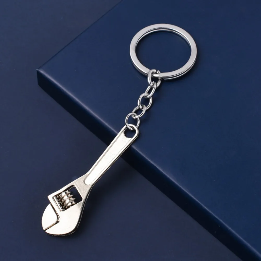 Strumento di simulazione Portachiavi Chiave creativa in metallo Cacciavite Portachiavi con martello Piccolo ciondolo regalo