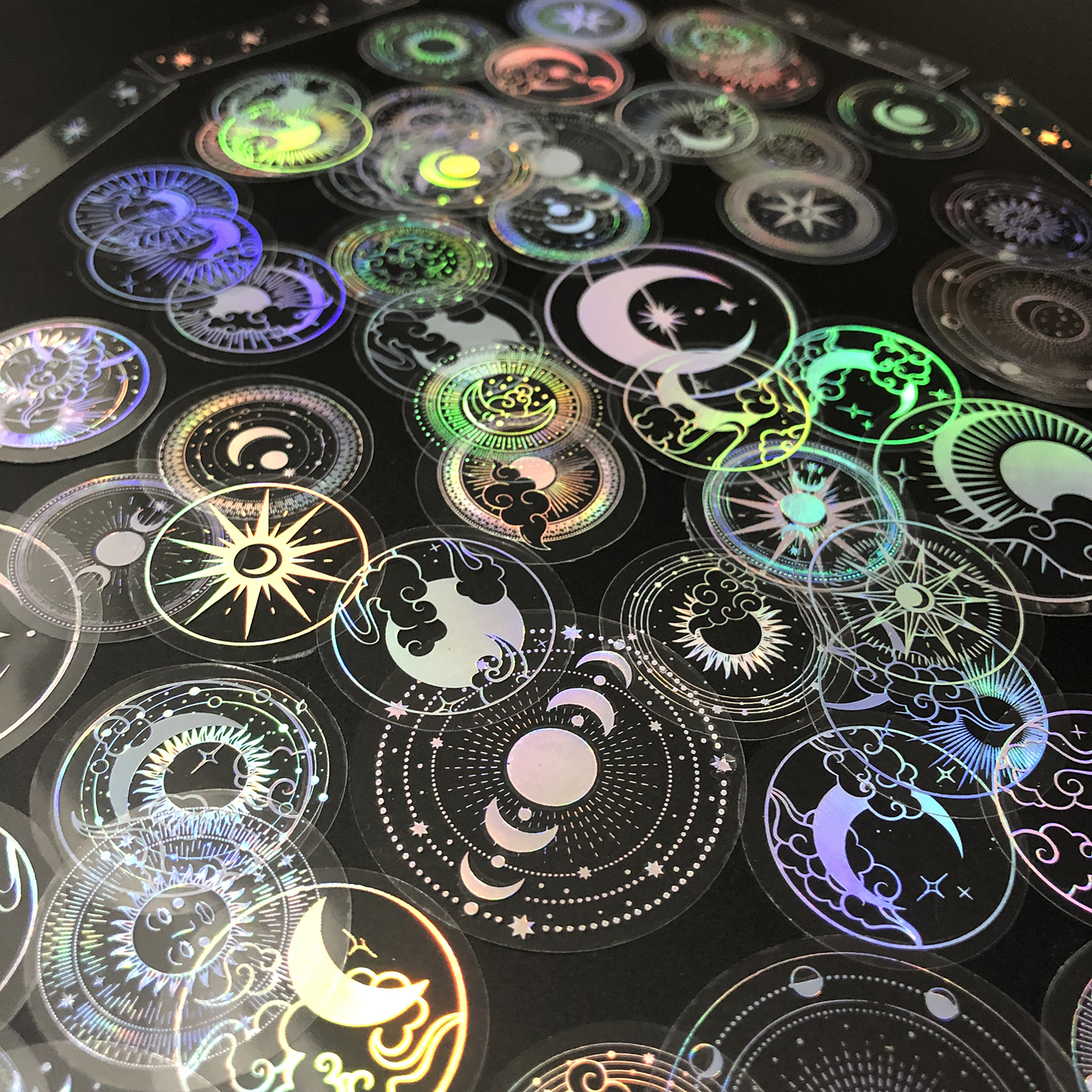 70 枚 PET 粘着ステッカー防水透明レーザーシルバーステッカーラベル: SUN MOON スターなど