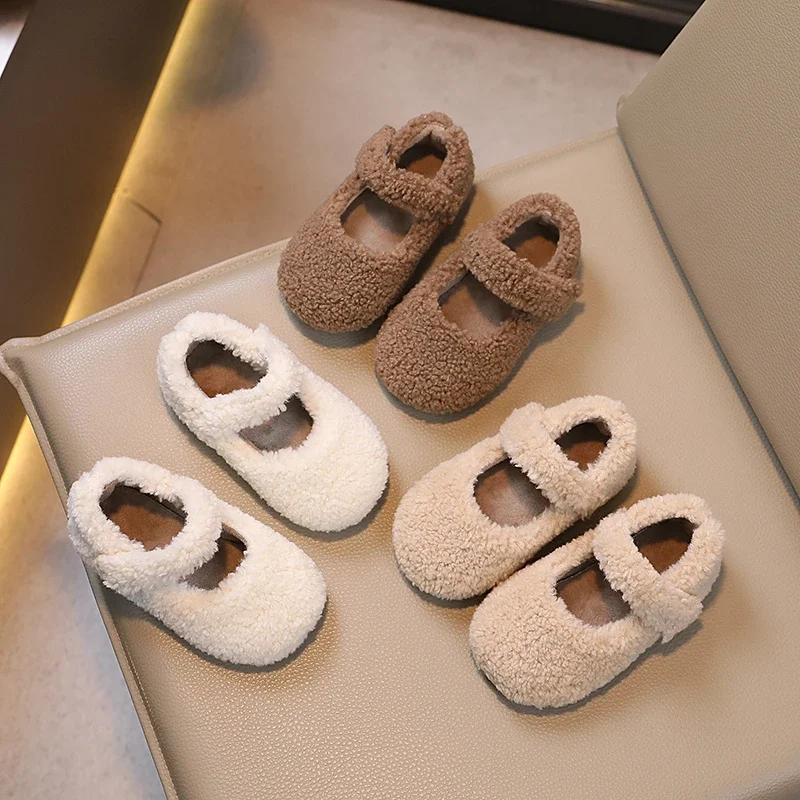 รองเท้า Flat5สำหรับเด็ก, ใหม่ฤดูหนาวรองเท้าลำลองขนเฟอร์กันหนาวน้ำหนักเบาใส่สบายกันลื่น2024เด็กหญิงเด็กชายใส่สบาย